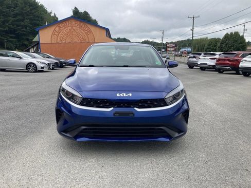 Used 2022 Kia Forte LXS w/ LXS Technology Package FWD image 2