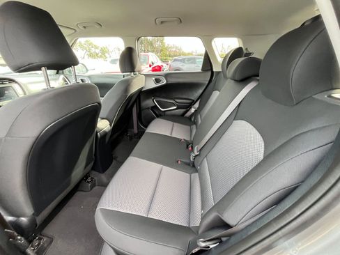 Used 2025 Kia Soul LX w/ LX Technology Package image 23