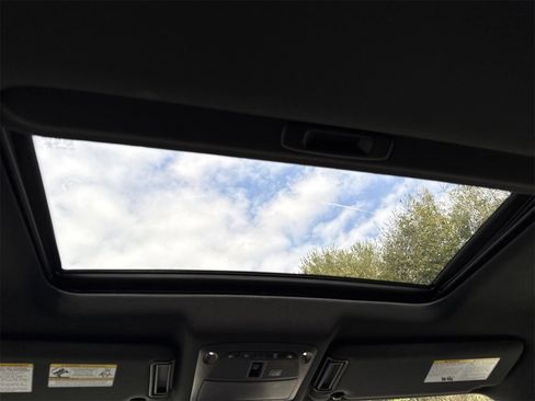 Used 2020 Nissan Armada Platinum w/ Platinum Reserve Package image 18