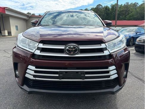Used 2018 Toyota Highlander XLE FWD image 2