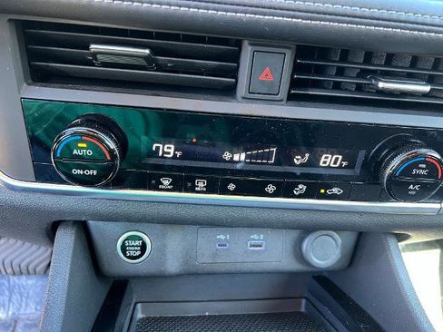 Used 2023 Nissan Rogue SV image 18