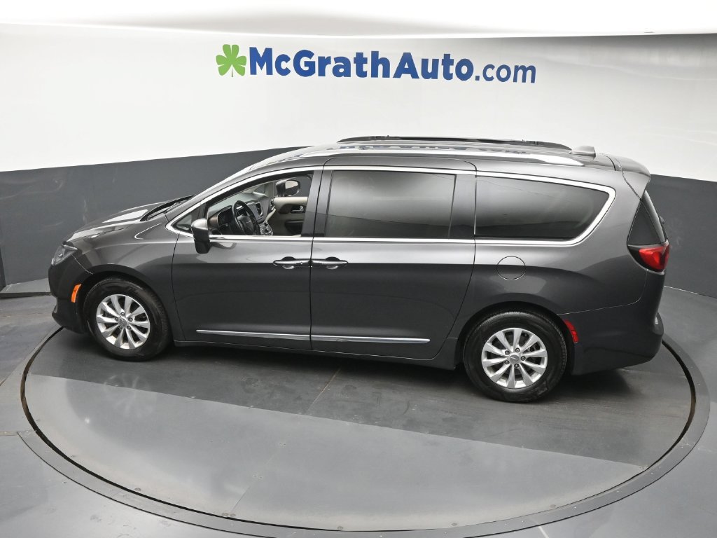 Used 2018 Chrysler Pacifica Touring-L Plus FWD image 26