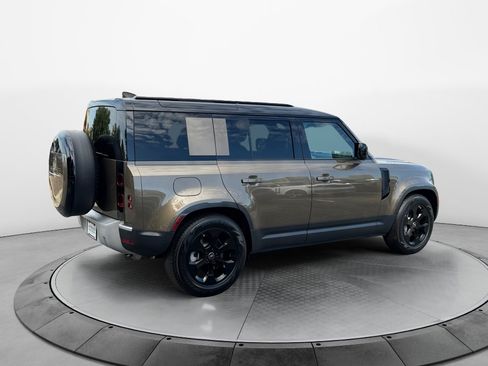 Used 2025 Land Rover Defender 110 S AWD/4WD image 7