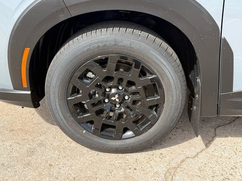 New 2026 Mitsubishi Outlander Trail Edition image 16