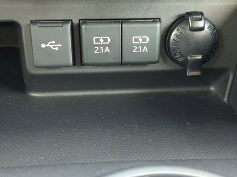 Used 2021 Toyota Highlander XLE image 29