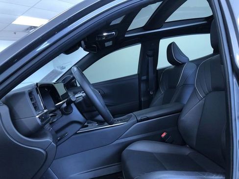 Certified 2023 Toyota Crown Limited image 20