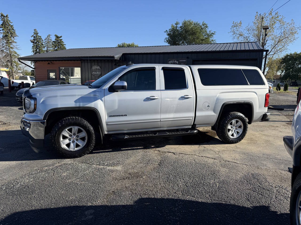 Used 2018 GMC Sierra 1500 SLE w/ SLE Value Package AWD/4WD image 2