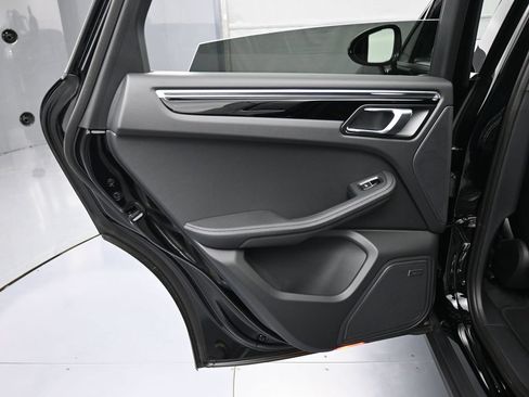 Certified 2026 Porsche Macan AWD/4WD image 23