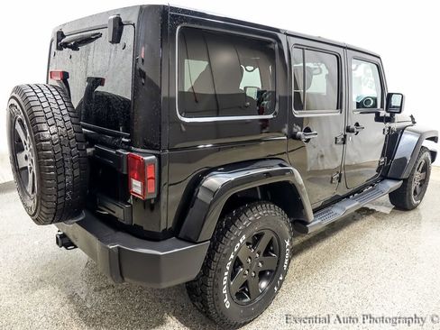 Used 2015 Jeep Wrangler Unlimited Sahara image 9