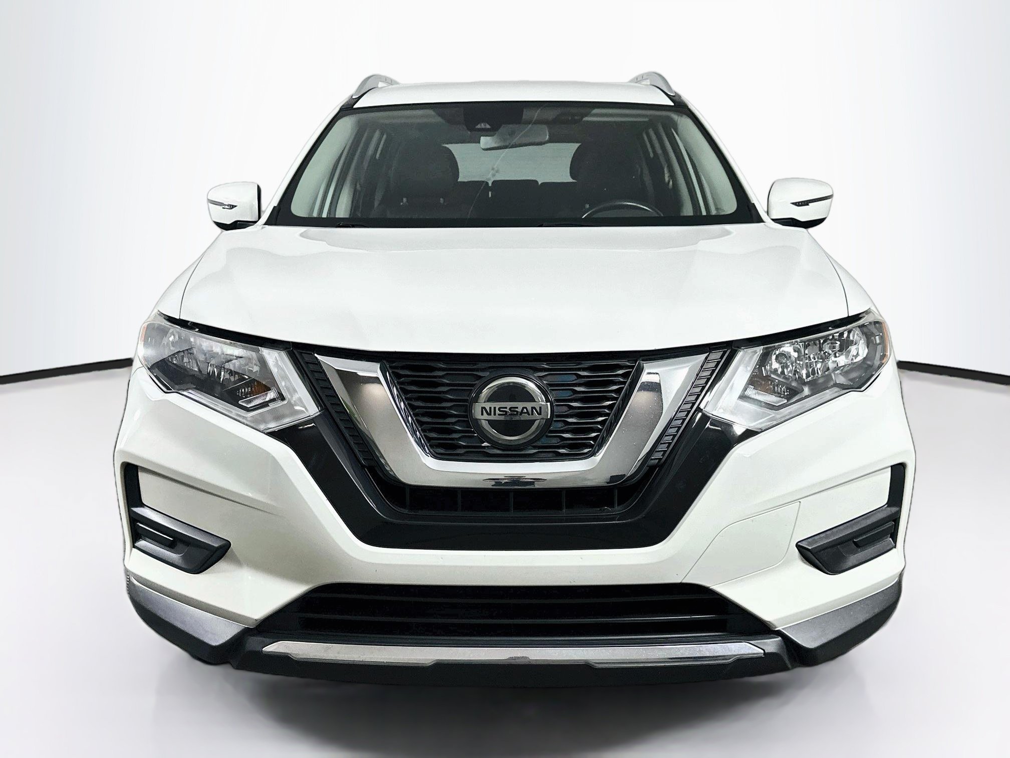 Used 2020 Nissan Rogue SV FWD image 2