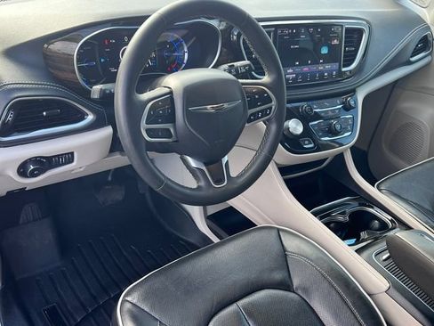 Used 2023 Chrysler Pacifica Limited FWD image 20