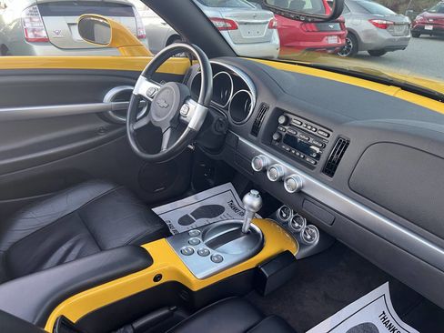 Used 2004 Chevrolet SSR w/ Preferred Equipment Group image 11