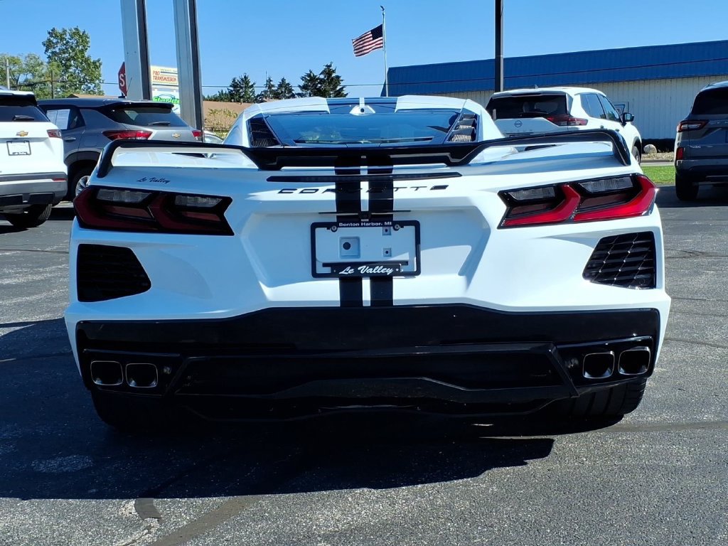 Used 2023 Chevrolet Corvette Stingray Preferred Cpe w/ Z51 Performance Package RWD image 3