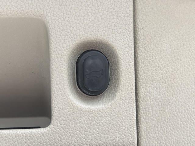 Used 2019 Cadillac Escalade Premium Luxury RWD image 19