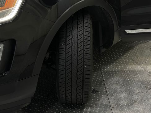 Used 2017 Ford Explorer Limited image 38