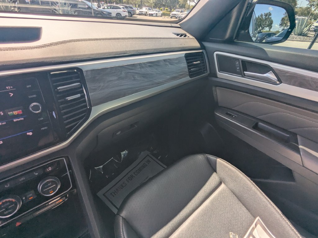 Used 2023 Volkswagen Atlas Cross Sport SE FWD image 4