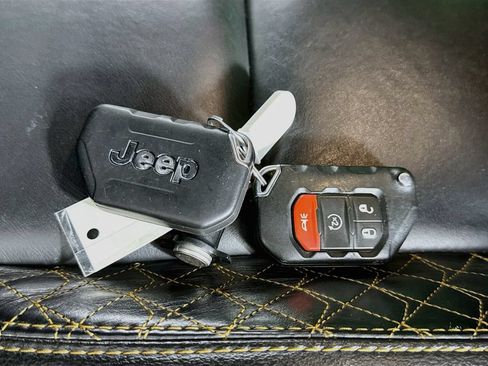Used 2023 Jeep Wrangler Unlimited Sahara AWD/4WD image 33