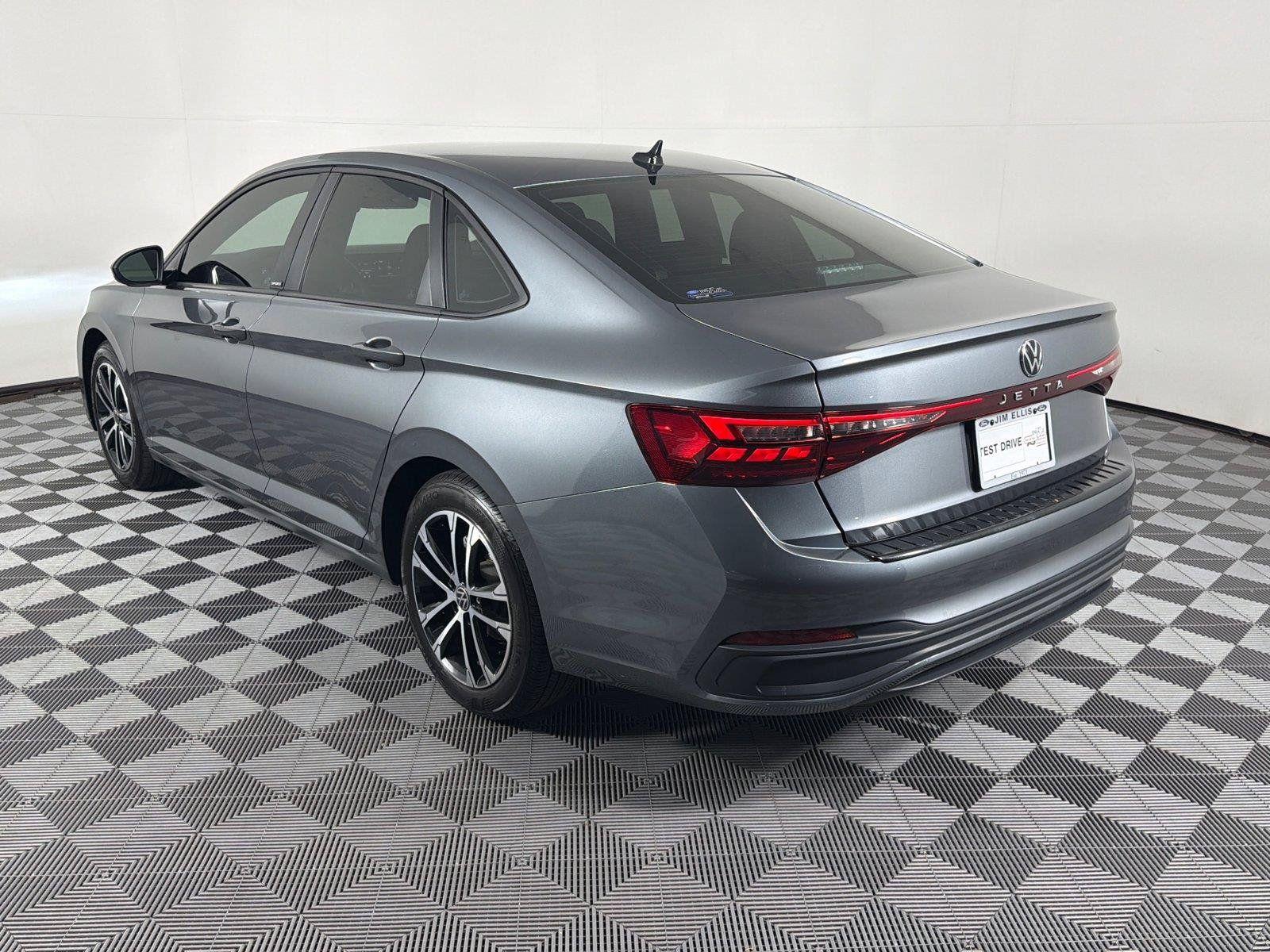 Used 2025 Volkswagen Jetta Sport FWD image 5