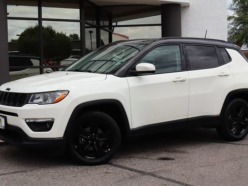 Used 2019 Jeep Compass Latitude FWD image 3
