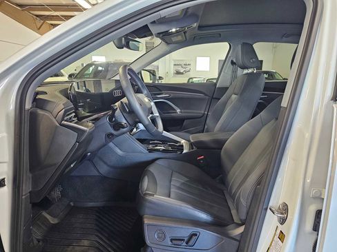 Used 2025 Audi Q5 Premium w/ Convenience Package AWD/4WD image 23