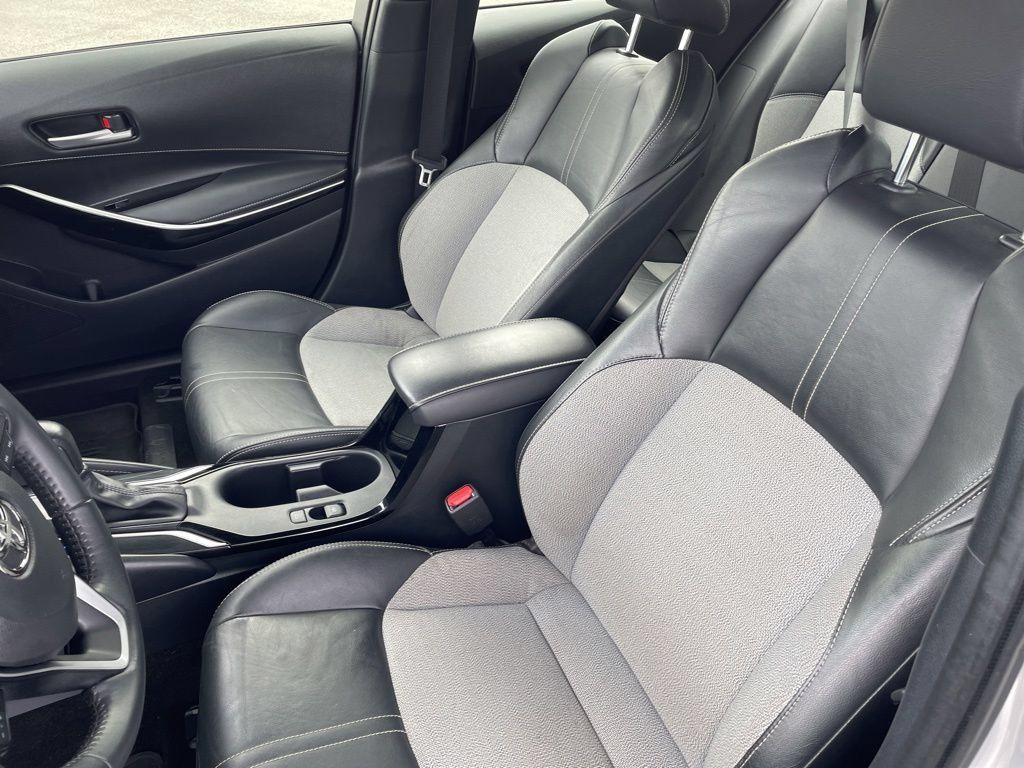 Used 2025 Toyota Corolla XSE FWD image 10