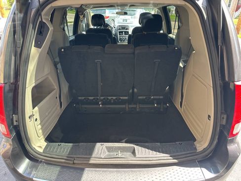 Used 2016 Dodge Grand Caravan SXT FWD image 8