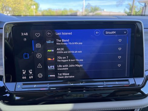 Used 2025 Volkswagen Atlas SEL Premium R-Line image 36