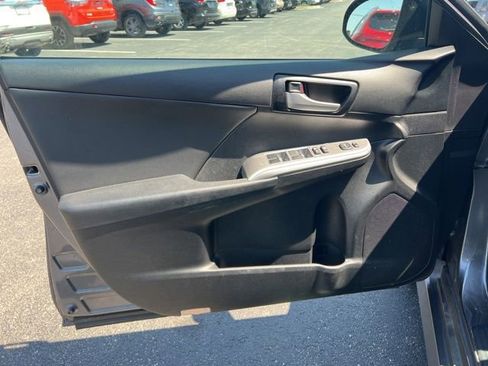 Used 2014 Toyota Camry SE w/ Moonroof Package image 24