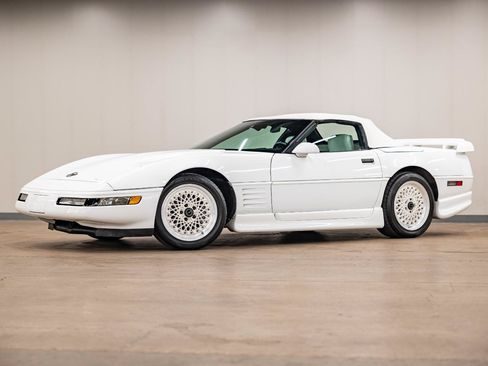 Used 1992 Chevrolet Corvette Convertible RWD image 16