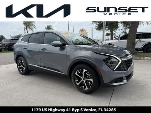 Used 2025 Kia Sportage EX FWD image 1