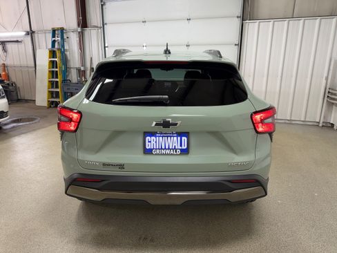 Used 2024 Chevrolet Trax ACTIV w/ Sunroof Package FWD image 29
