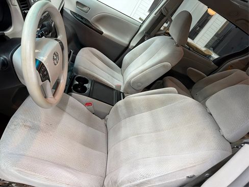 Used 2014 Toyota Sienna LE FWD image 14