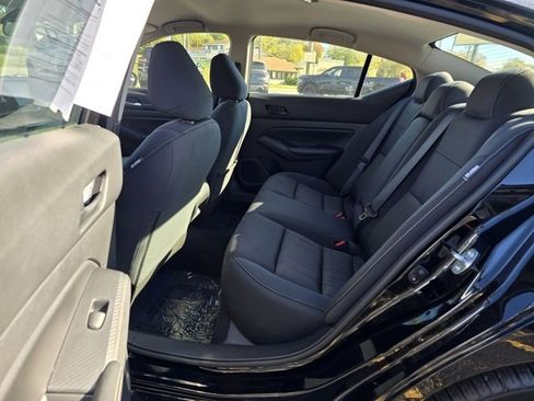 Used 2024 Nissan Altima 2.5 SV image 19