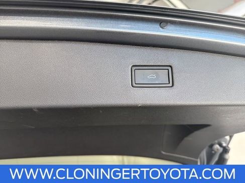 Used 2021 Volkswagen Tiguan SEL image 19