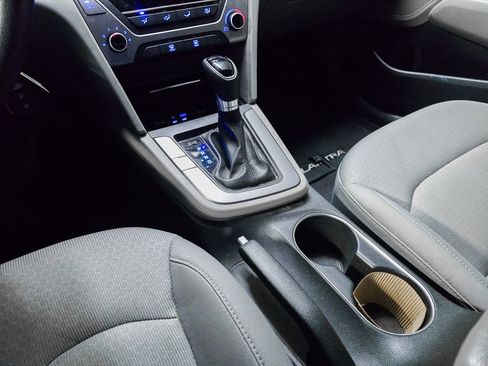 Used 2017 Hyundai Elantra SE image 32