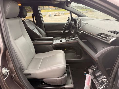 Used 2022 Toyota Sienna XSE FWD image 9