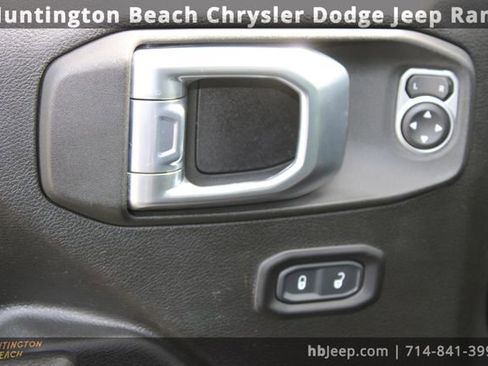 Used 2022 Jeep Gladiator Mojave image 17