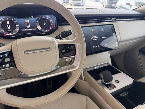 Used 2024 Land Rover Range Rover SE image 6