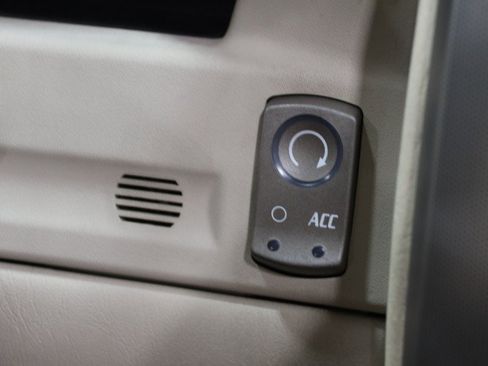 Used 2005 Cadillac XLR RWD image 61