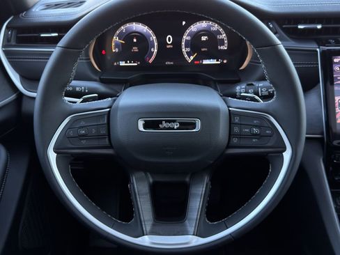 New 2025 Jeep Grand Cherokee Limited w/ Black Appearance Package image 12