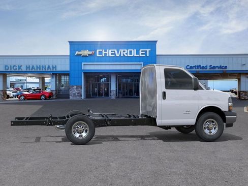 New 2025 Chevrolet Express 3500 w/ Power Convenience Package image 27