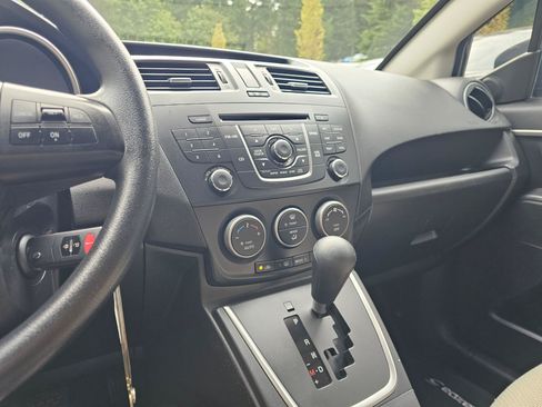 Used 2015 MAZDA MAZDA5 Sport FWD image 30