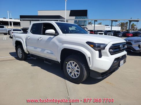 Certified 2024 Toyota Tacoma SR5 AWD/4WD image 2