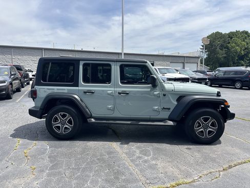 Used 2023 Jeep Wrangler Unlimited Sport AWD/4WD image 10