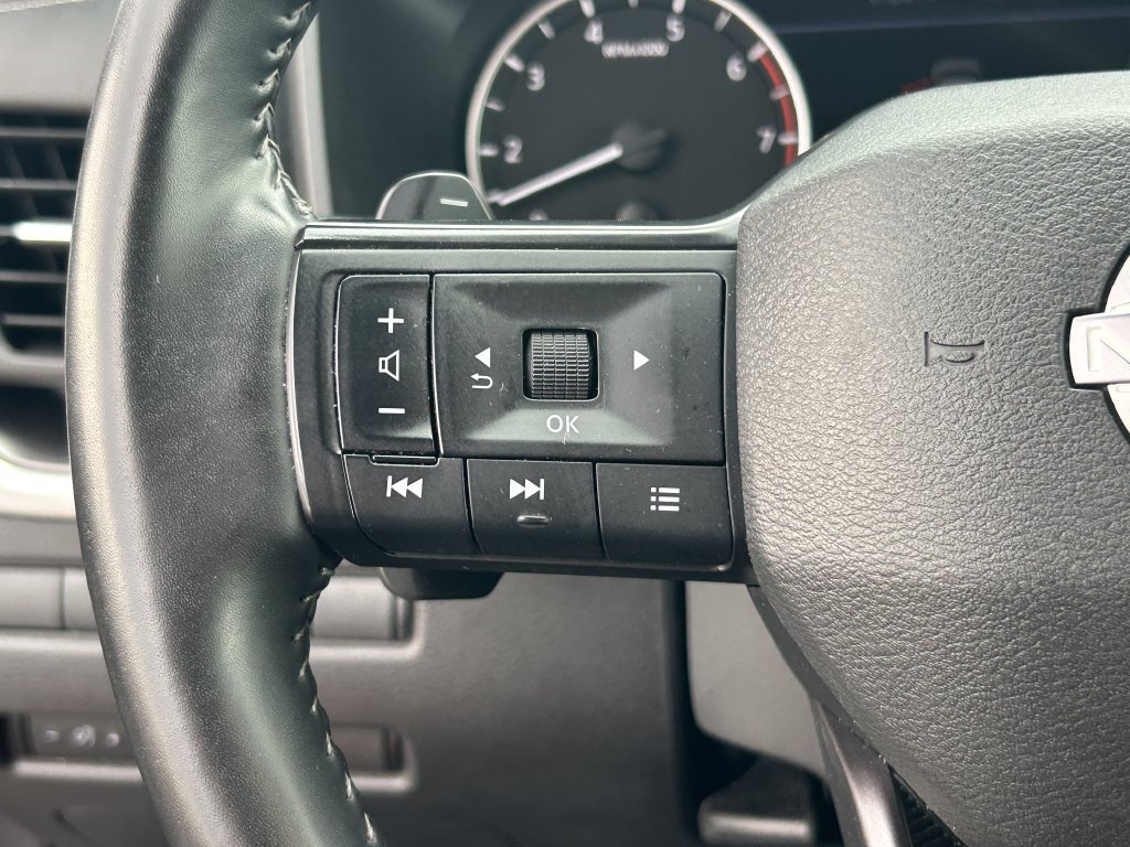 Used 2025 Nissan Rogue SV AWD/4WD image 19
