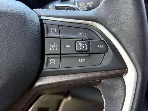 Used 2023 Jeep Grand Cherokee Limited AWD/4WD image 26