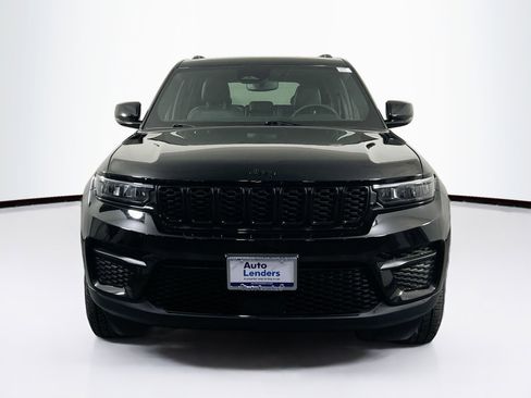 Used 2023 Jeep Grand Cherokee Altitude AWD/4WD image 2