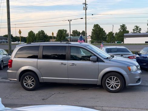 Used 2018 Dodge Grand Caravan SXT FWD image 4