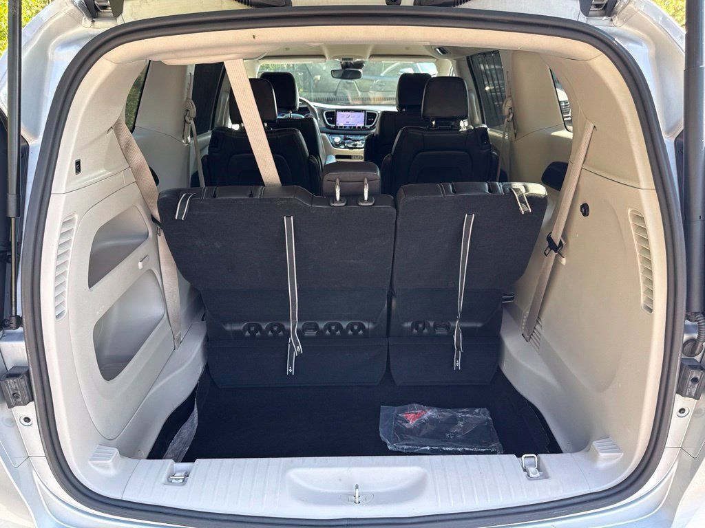 Used 2024 Chrysler Pacifica Touring-L FWD image 36