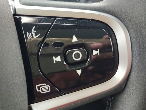 New 2026 Volvo XC90 B6 Ultra w/ Protection Package image 16